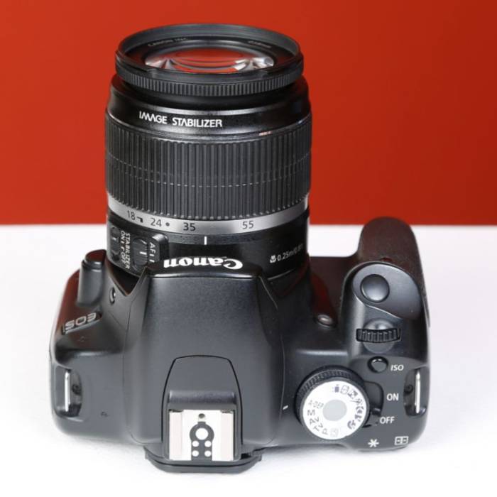 دوربین دست دوم canon eos 500D kit lens 18-55 IS II (48000 شات)