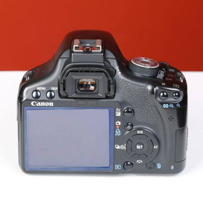 دوربین دست دوم canon eos 500D kit lens 18-55 IS II (48000 شات)