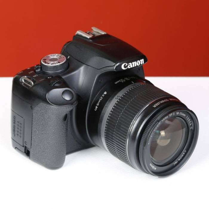دوربین دست دوم canon eos 500D kit lens 18-55 IS II (48000 شات)