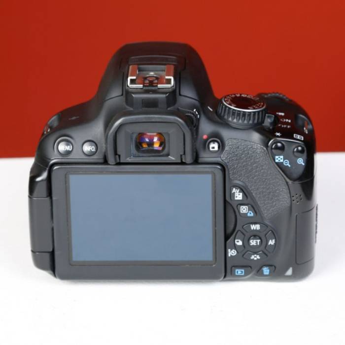 دوربین دست دوم کانن canon eos 650D kit lens 18-55 stm (86000 شات)