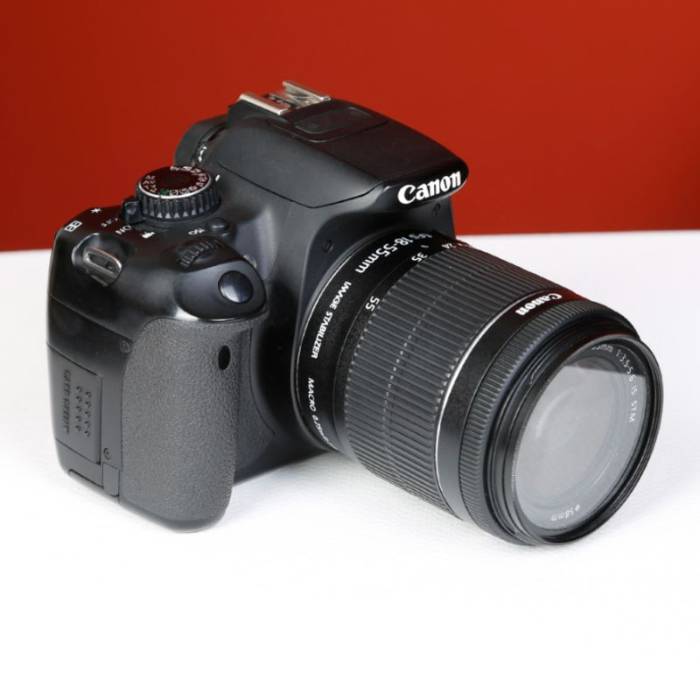 دوربین دست دوم کانن canon eos 650D kit lens 18-55 stm (86000 شات)
