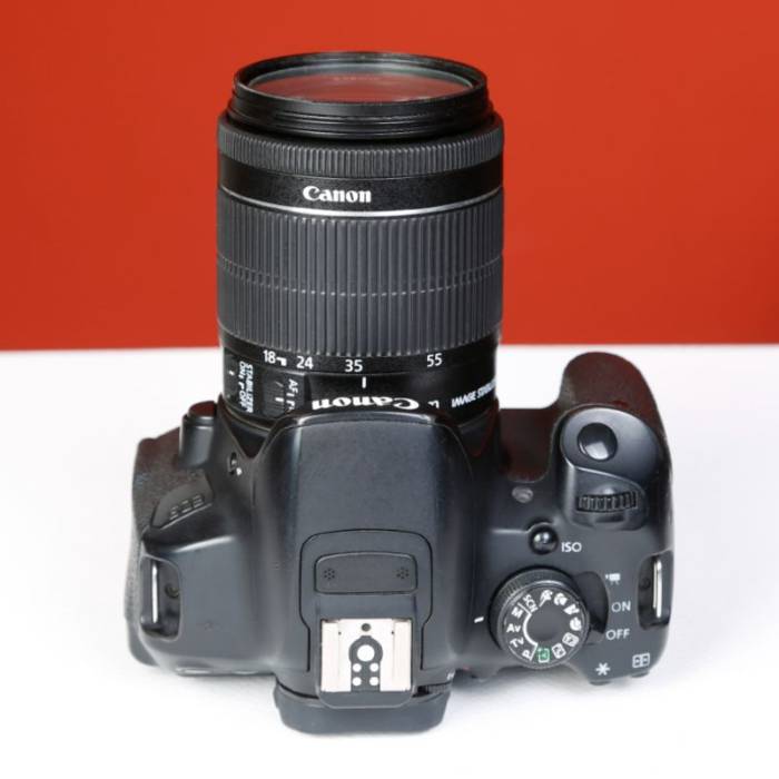 دوربین دست دوم کانن Canon EOS 700D Kit 18-55mm IS STM Digital Camera (131000 شات)