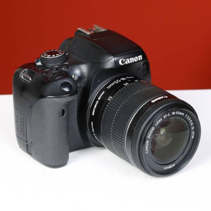 دوربین دست دوم Canon EOS 750D Kit 18-55mm f/3.5-5.6 IS STM (260000 شات)