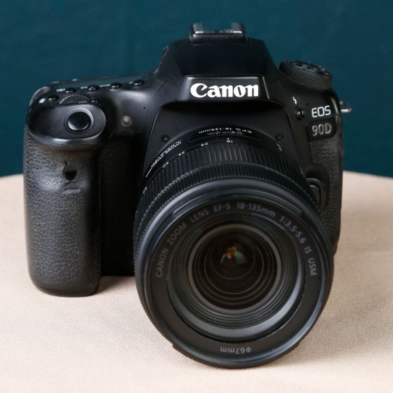 دوربین دست دوم Canon EOS 90D DSLR Camera kit 18-135mm Lens (19000 شات)