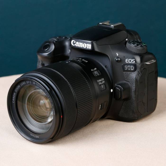دوربین دست دوم Canon EOS 90D DSLR Camera kit 18-135mm Lens (19000 شات)