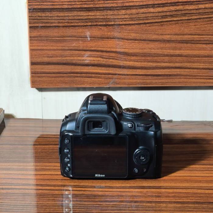 دوربین دست دوم نیکون Nikon D3500 DSLR Camera Kit 18-55mm f/3.5-5.6G VR (10000 شات)