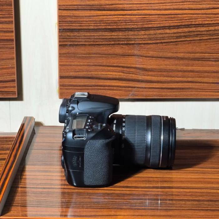 دوربین دست دوم کانن Canon EOS 70D Kit 18-135mm f/3.5-5.6 IS STM (8000 شات)