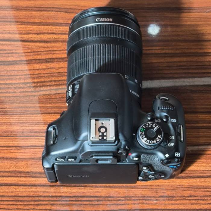 دوربین دست دوم کانن CANON EOS KISS X5 KIT 18-135mm (9000 شات)