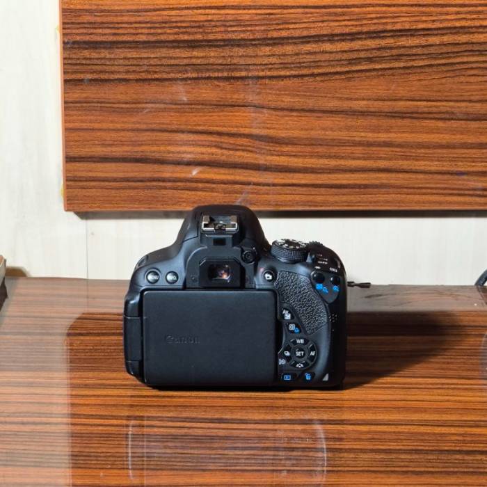 دوربین دست دوم CANON 700D KIT 18-55mm (13000 شات)