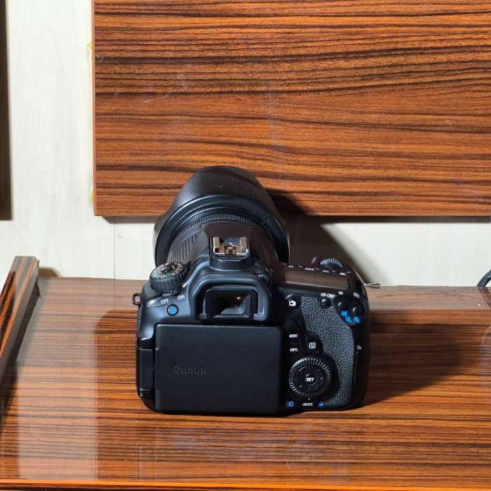 دوربین دست دوم کانن CANON 60D KIT 18-200mm (16000 شات)