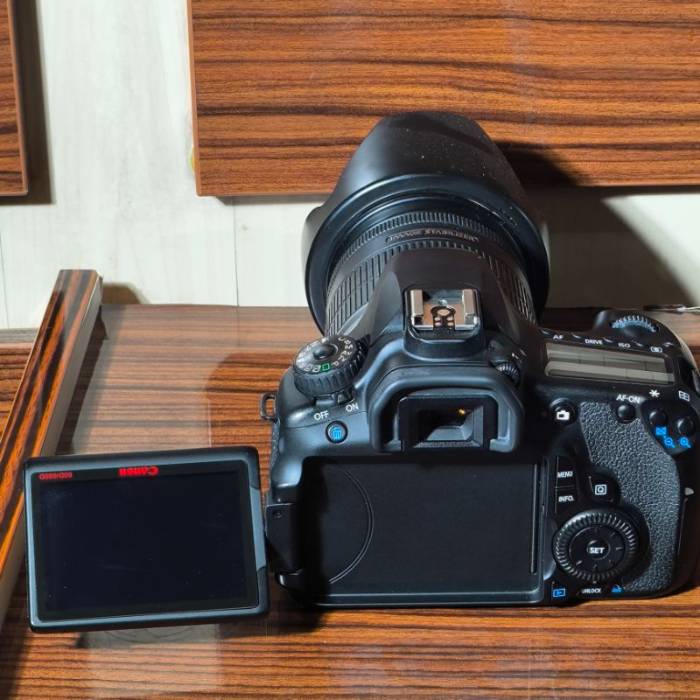 دوربین دست دوم کانن CANON 60D KIT 18-200mm (16000 شات)