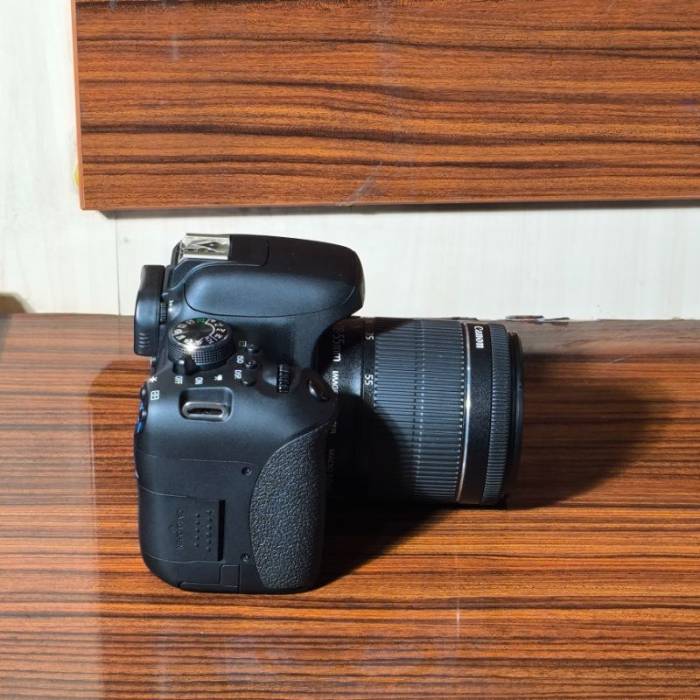 دوربین عکاسی دست دوم کانن Canon EOS 750D Kit 18-55mm f/3.5-5.6 IS STM (23000 شات)
