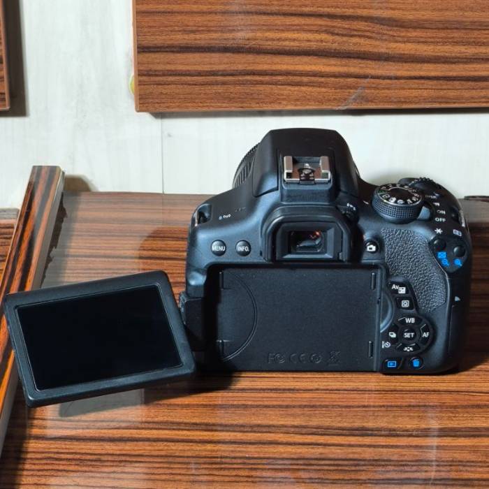دوربین عکاسی دست دوم کانن Canon EOS 750D Kit 18-55mm f/3.5-5.6 IS STM (23000 شات)