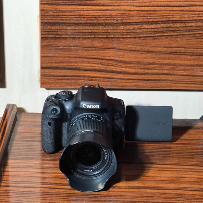 دوربین عکاسی دست دوم کانن Canon EOS 750D Kit 18-55mm f/3.5-5.6 IS STM (23000 شات)