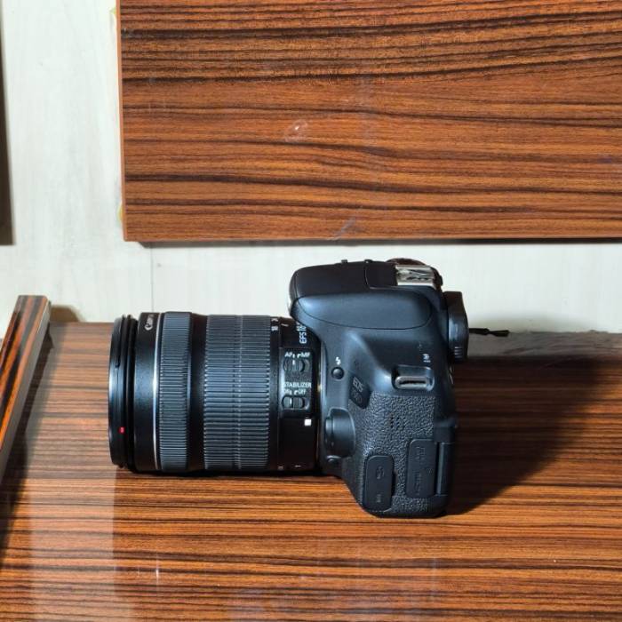 دوربین عکاسی دست دوم کانن Canon EOS 750D Kit 18-135mm F3.5-5.6 IS STM (8800 شات)
