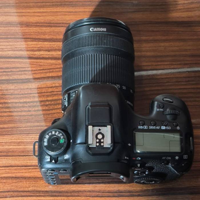 دوربین دست دوم کانن CANON 7D KIT 18-135 (16000 شات)