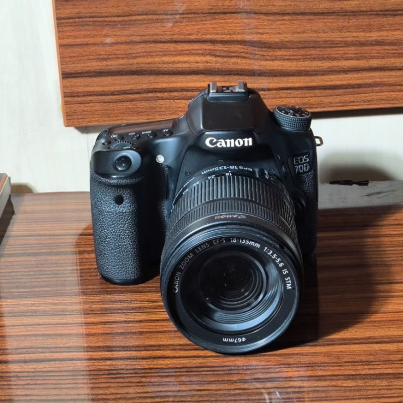 دوربین دست دوم عکاسی کانن Canon EOS 70D Kit 18-135mm f/3.5-5.6 IS STM (16000 شات)
