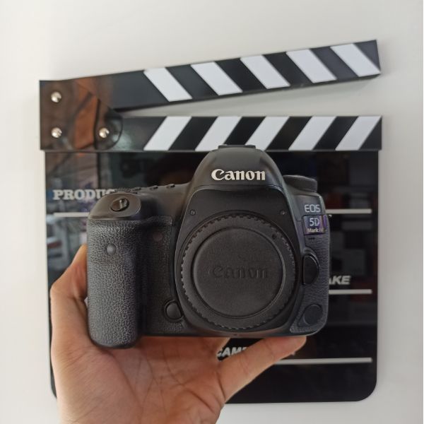 دوربین دست دوم کانن Canon EOS 5D Mark IV Body (34000 شات)