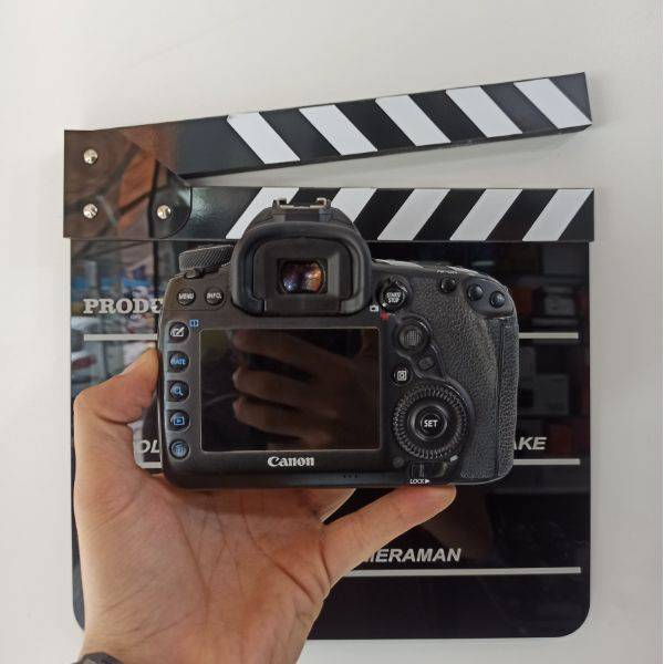 دوربین دست دوم کانن Canon EOS 5D Mark IV Body (34000 شات)