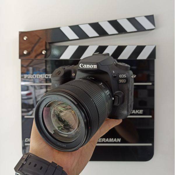 دوربین دست دوم کانن Canon EOS 90D DSLR Camera kit 18-135mm Lens (4000 شات)
