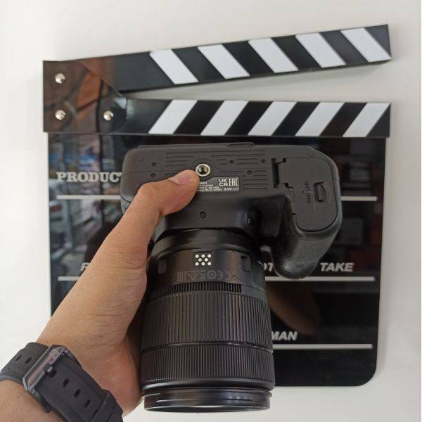 دوربین دست دوم کانن Canon EOS 90D DSLR Camera kit 18-135mm Lens (4000 شات)