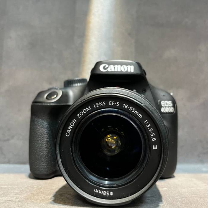 دوربین دست دوم نیکون Canon EOS 4000D Kit EF-S 18-55mm III (1000 شات)
