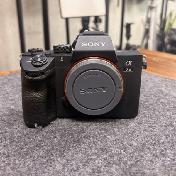 دوربین دست دوم سونی Sony a7 III Mirrorless Camera Body (21/000 شات)