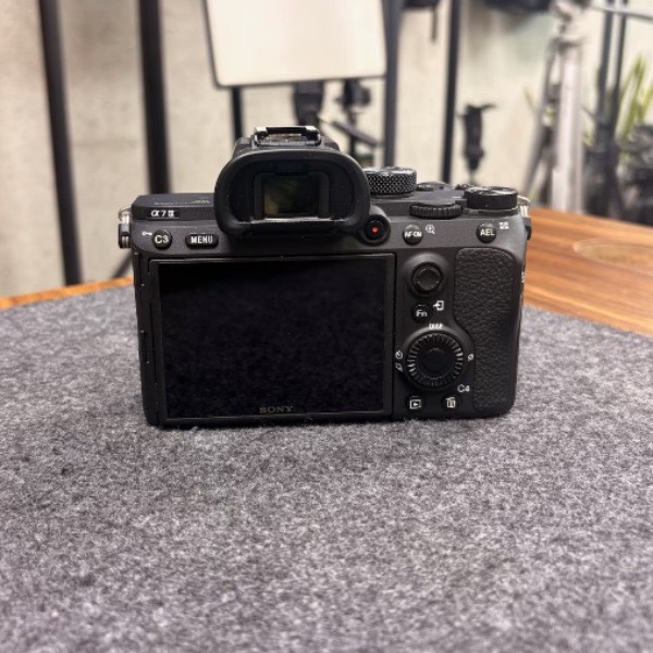 دوربین دست دوم سونی Sony a7 III Mirrorless Camera Body (21/000 شات)