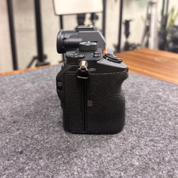 دوربین دست دوم سونی Sony a7 III Mirrorless Camera Body (21/000 شات)