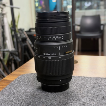 لنز دست دوم سیگما Sigma 70-300mm f/4-5.6 DG Macro Lens for Nikon F (جعبه ندارد)