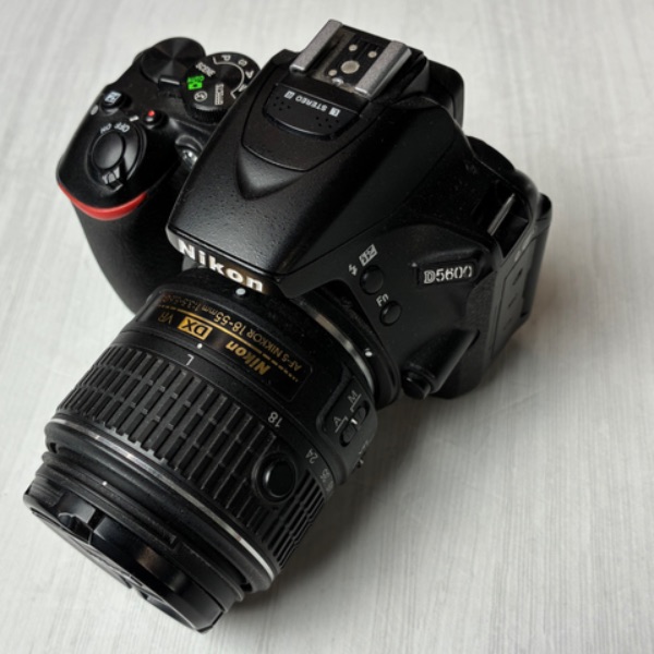 دوربین دست دوم نیکون Nikon D5600 Kit 18-55mm f/3.5-5.6G VR (26000 شات)