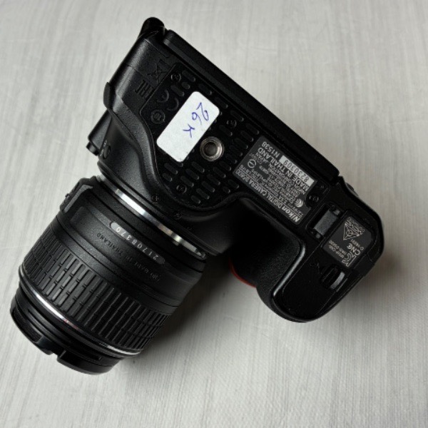 دوربین دست دوم نیکون Nikon D5600 Kit 18-55mm f/3.5-5.6G VR (26000 شات)