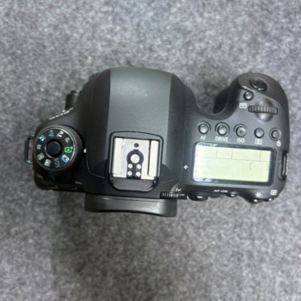 دوربین دست دوم کانن Canon EOS 6D Mark II DSLR Camera Body (23/000 شات)