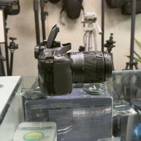 دوربین عکاسی کانن دست دوم Canon EOS 80D Kit 18-135mm f/3.5-5.6 IS USM (20/000 شات)