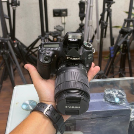دوربین عکاسی کانن دست دوم Canon EOS 80D Kit 18-135mm f/3.5-5.6 IS USM (20/000 شات)