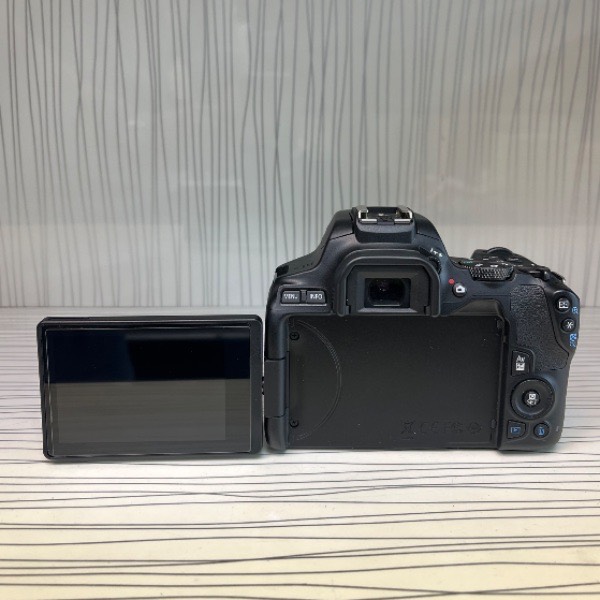 دوربین دست دوم کانن canon 250d kit 18-55 is stm (1000 شات)