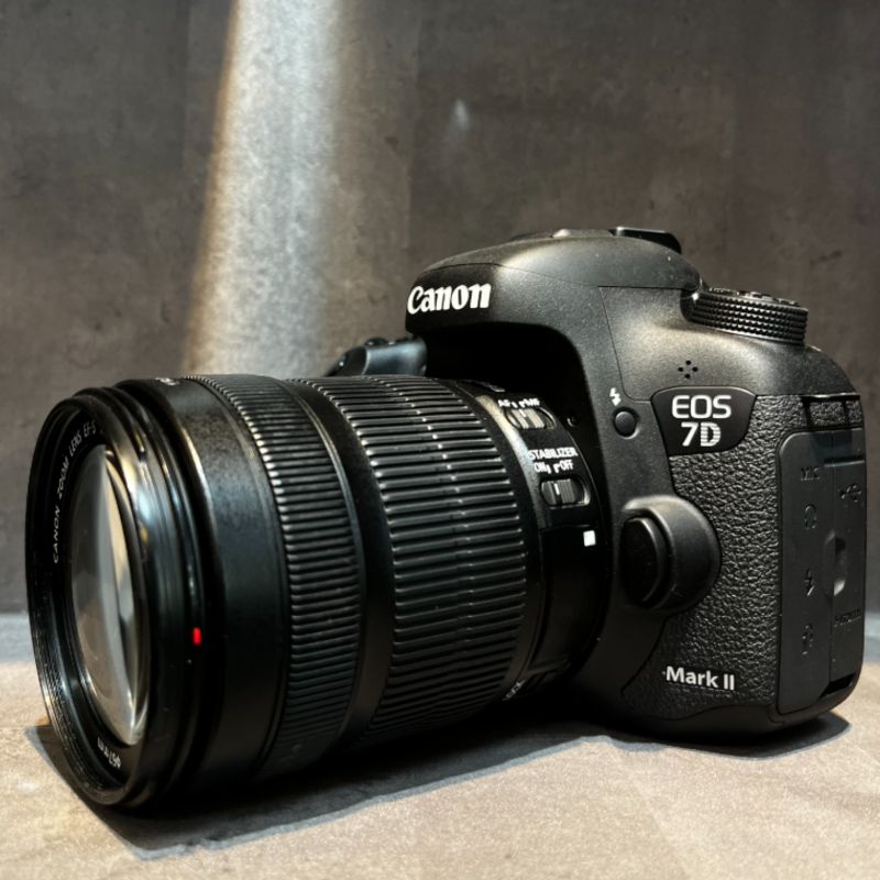 دوربین دست دوم دوربین عکاسی کانن Canon EOS 7D Mark II Kit 18-135mm f/3.5-5.6 IS STM (2000 شات)