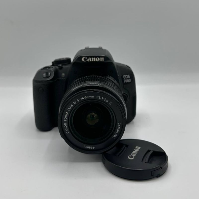 دوربین دست دوم کانن Canon EOS 700D Kit 18-55mm f/3.5-5.6 IS ii (3000 شات)