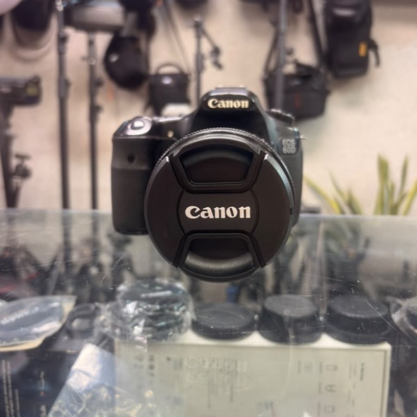 دوربین دست دوم کانن Canon EOS 60D Kit 18-135mm f/3.5-5.6 IS (22/000 شات)