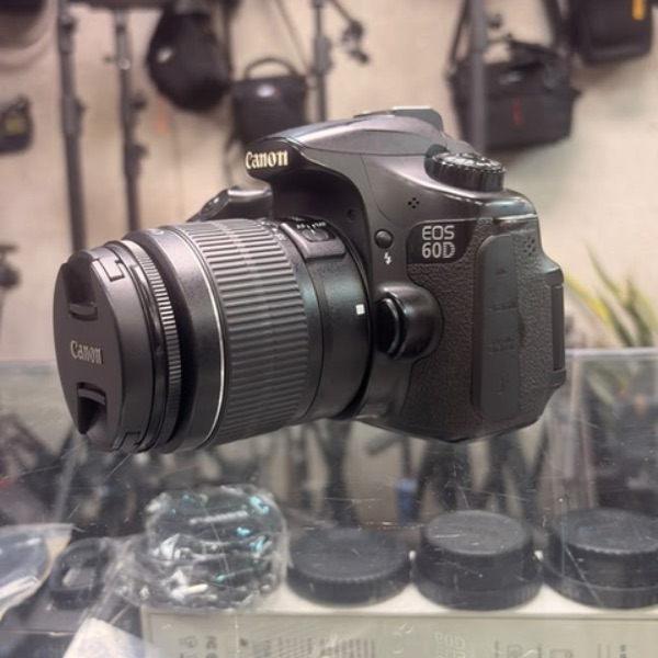 دوربین دست دوم کانن Canon EOS 60D kit 18-55 dc iii(22/000 شات)