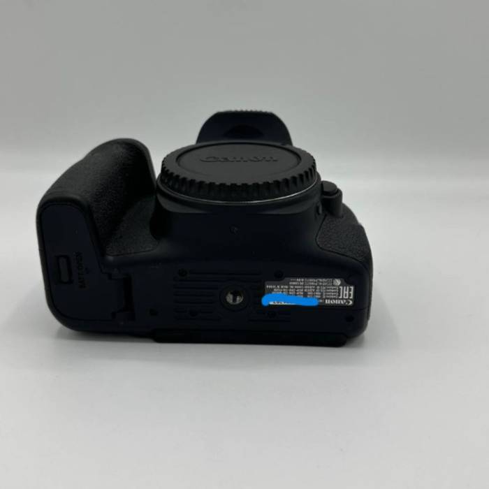 دوربین دست دوم کانن Canon EOS 77D Body (30000 شات)