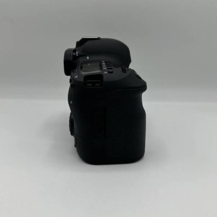 دوربین دست دوم Canon EOS 6D Mark II DSLR Camera Body (1387 شات)