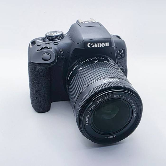 دوربین دست دوم کانن Canon EOS 750D Kit 18-55mm f/3.5-5.6 IS STM (8000 شات)