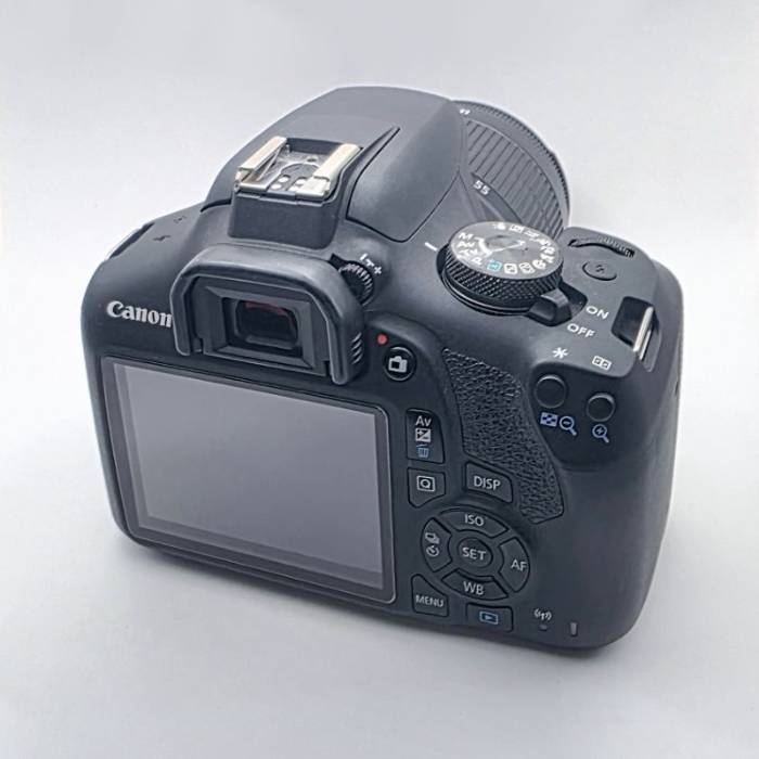 دوربین دست دوم کانن Canon EOS 2000D kit EF-S 18-55mm III (4800 شات)
