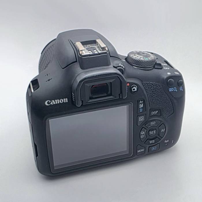 دوربین دست دوم کانن Canon EOS 2000D kit EF-S 18-55mm III (4800 شات)