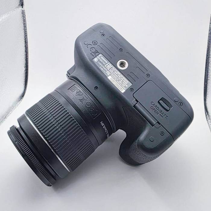 دوربین دست دوم کانن Canon EOS 2000D kit EF-S 18-55mm III (4800 شات)