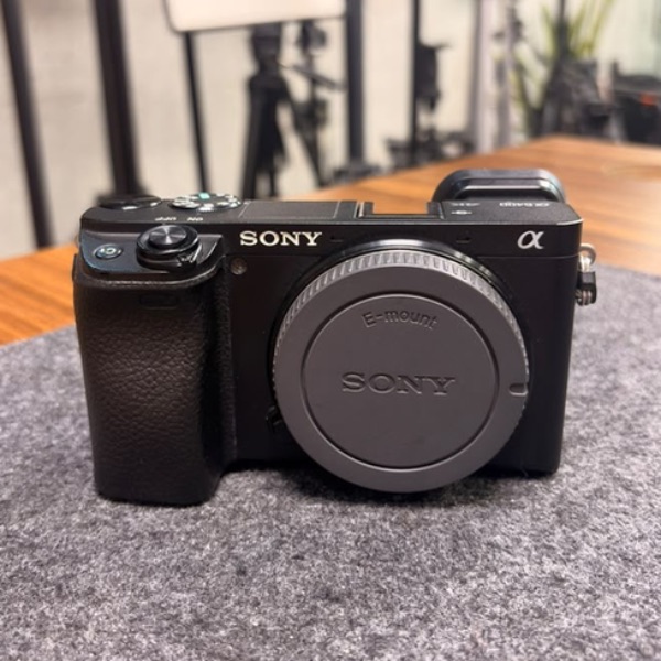 دوربین دست دوم سونی Sony a6400 Mirrorless Camera (20/800 عدد شات)
