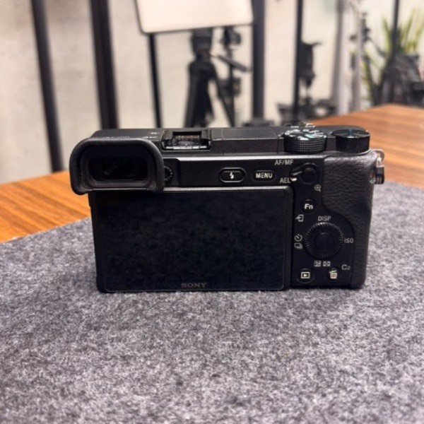 دوربین دست دوم سونی Sony a6400 Mirrorless Camera (20/800 عدد شات)