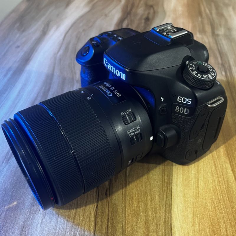 دوربین دست دوم کانن Canon EOS 80D Kit 18-135mm f/3.5-5.6 IS USM (6000 شات)
