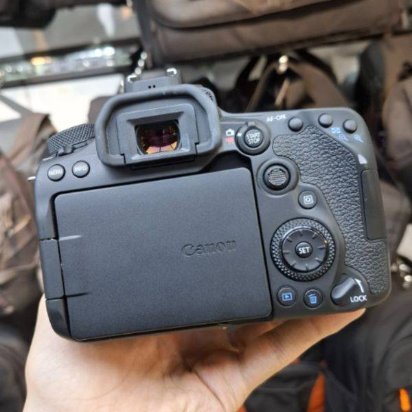 دوربین دست دوم کانن Canon EOS 90D DSLR Camera with 18-135mm Lens (1000 شات)